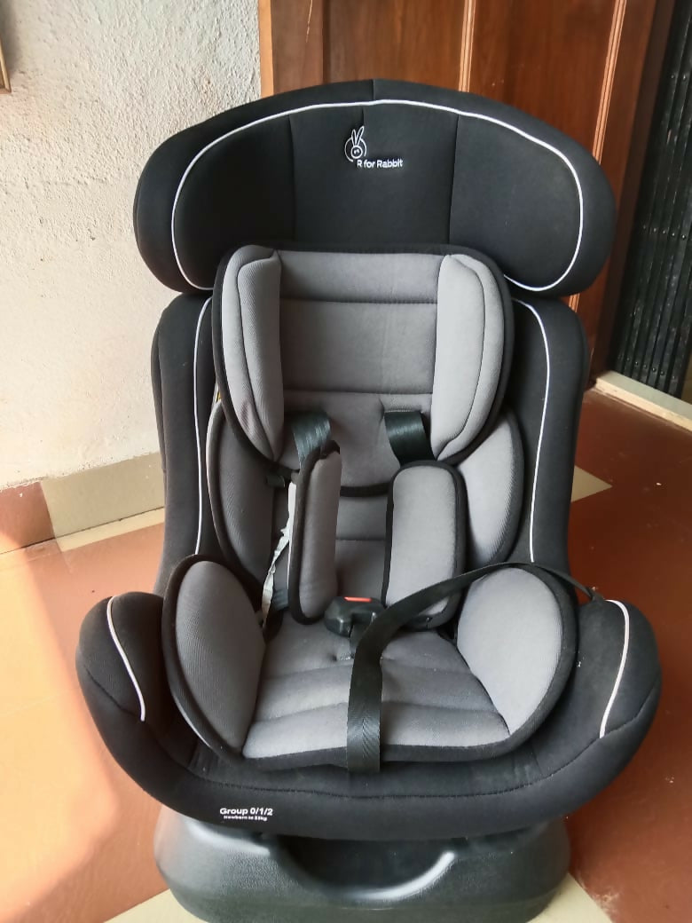 R FOR RABBIT Jack N Jill Grand Convertible Baby Car Seat in Black & Grey, Used condition, featuring padded seating, secure harness, adjustable design and supportive structure for comfortable car journeys with your child.