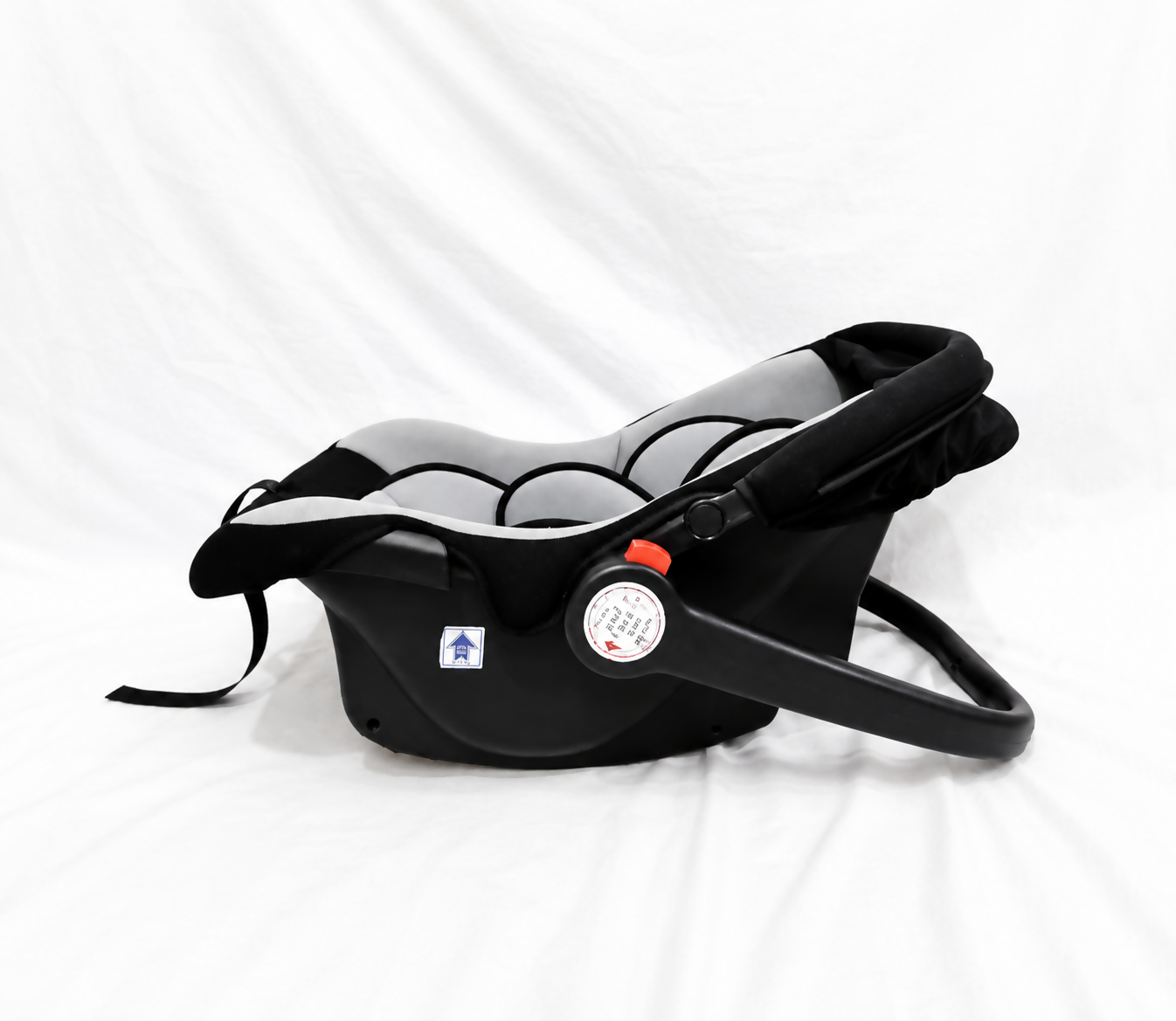 R for Rabbit Picaboo infant car seat carrier with rear-facing design, cushioned newborn support, secure safety harness, carry handle, and comfortable travel protection for babies.