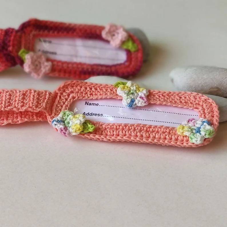Crochet luggage tag – stylish, handmade, and easy identification for your bags with a personal touch.