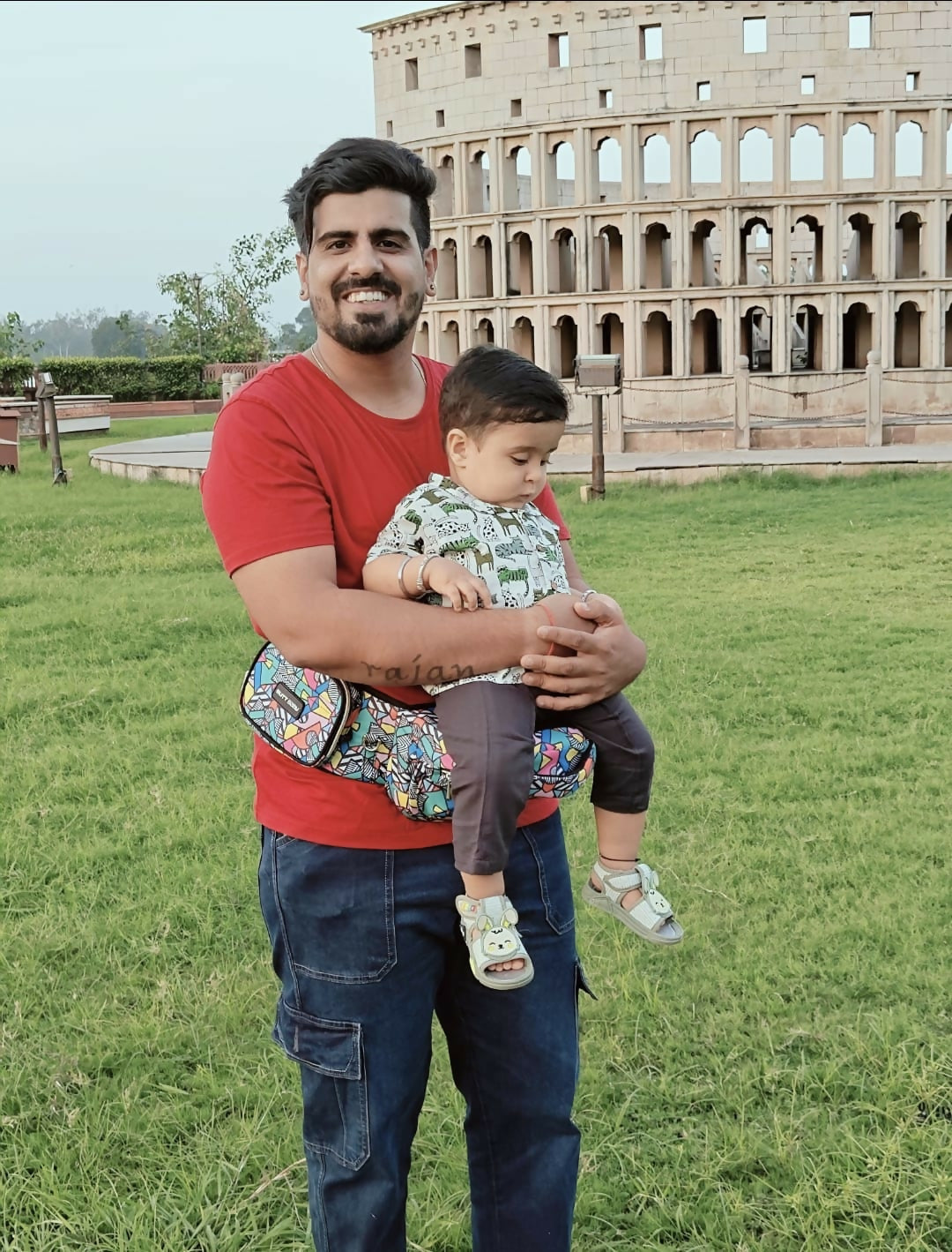 BUTTBABY Baby Carrier