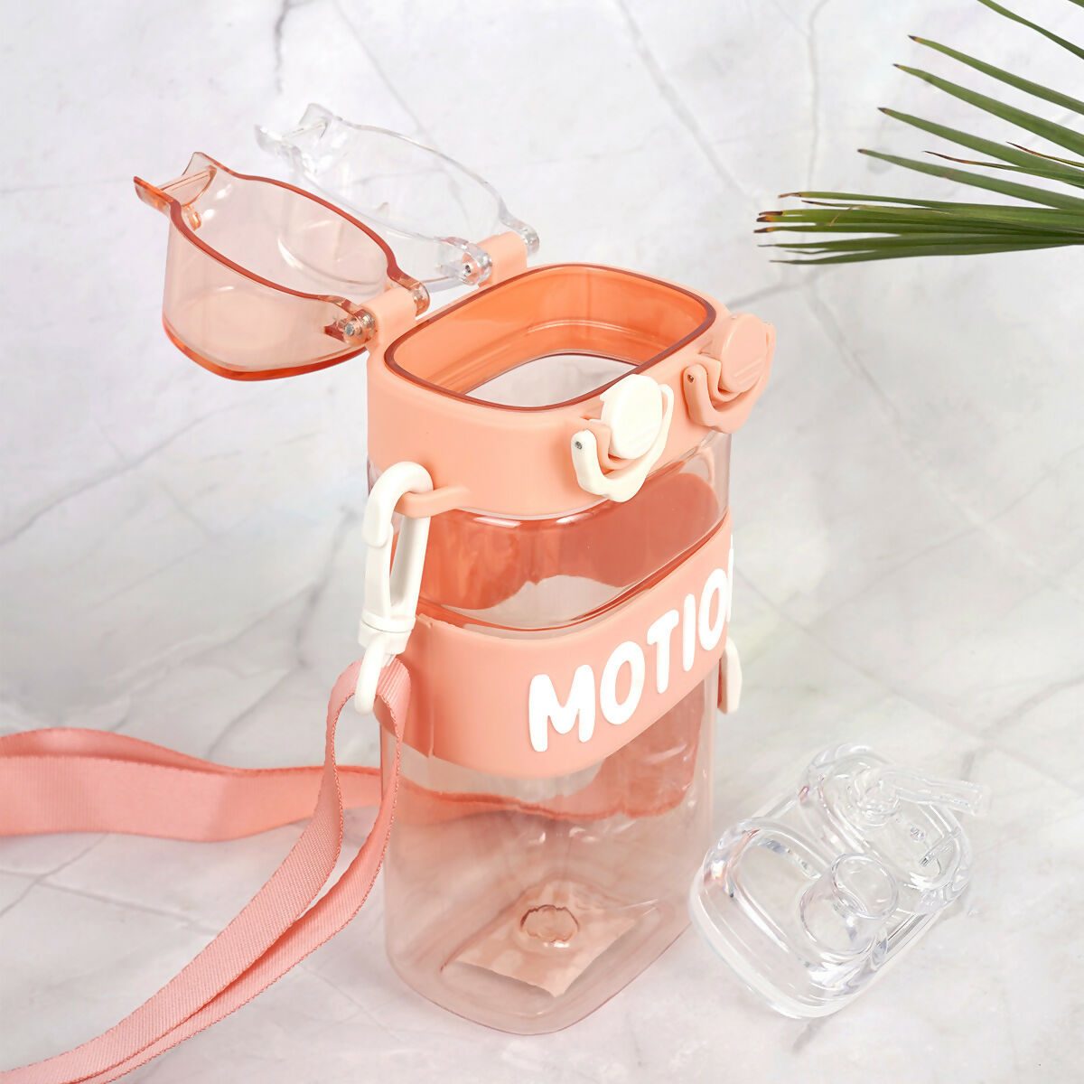 Kids Sipper is the ideal choice for the growing kid. The sipper's contoured shape and anti-slip texture grips make it easy for little hands to hold the cup.