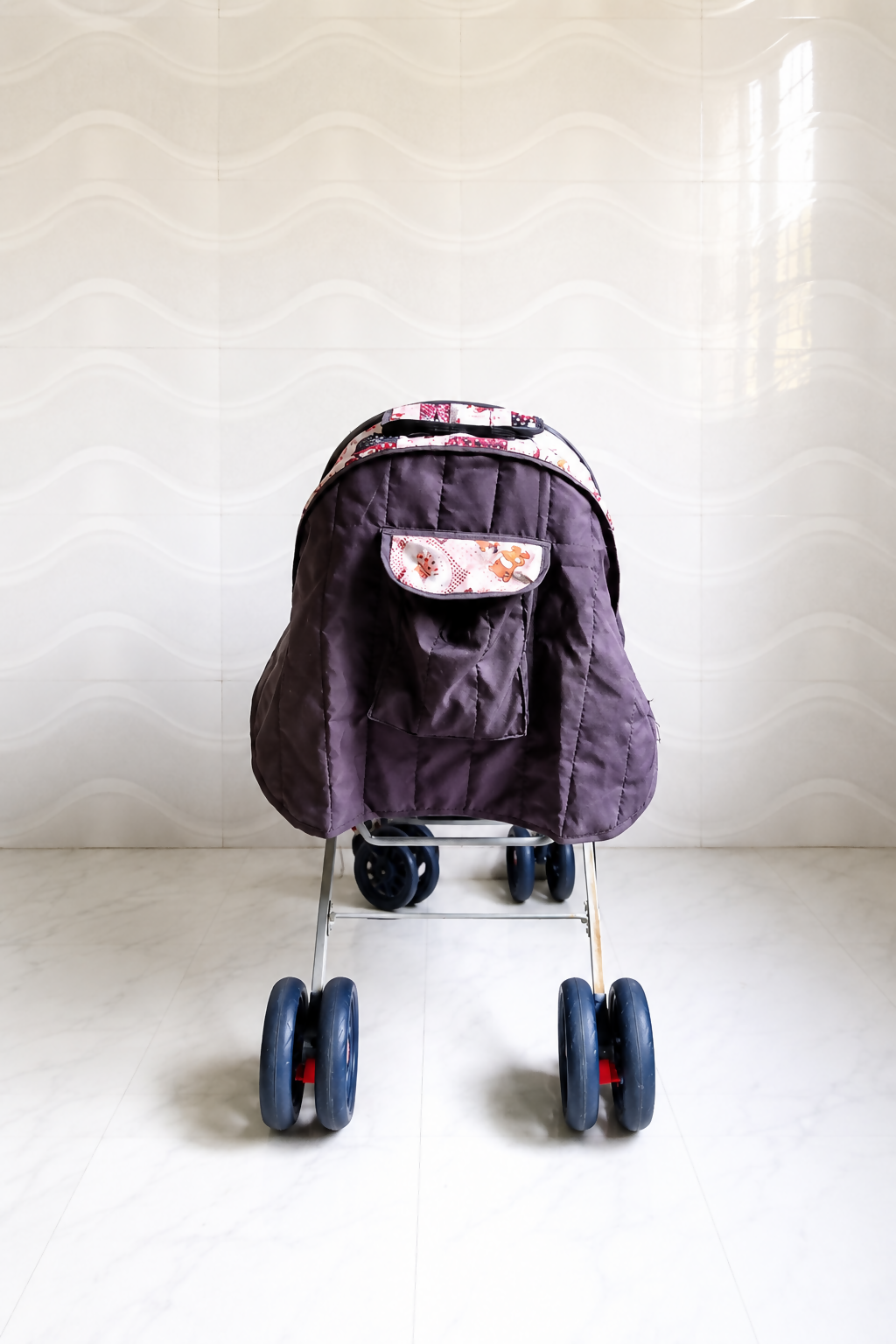 STAR & DAISY reversible baby stroller pram with mosquito net, reclining seat, reversible handle, safety harness, adjustable canopy, and comfortable travel support for babies.