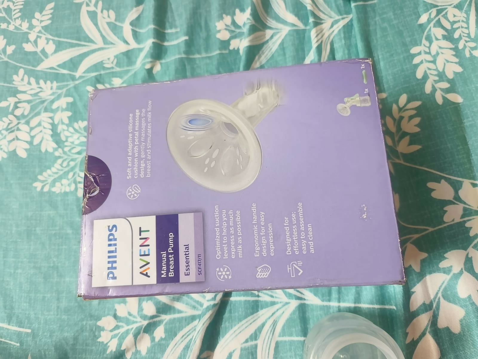 Philips Avent manual breast pump in good condition, lightweight and easy to use, suitable for occasional milk expressing.