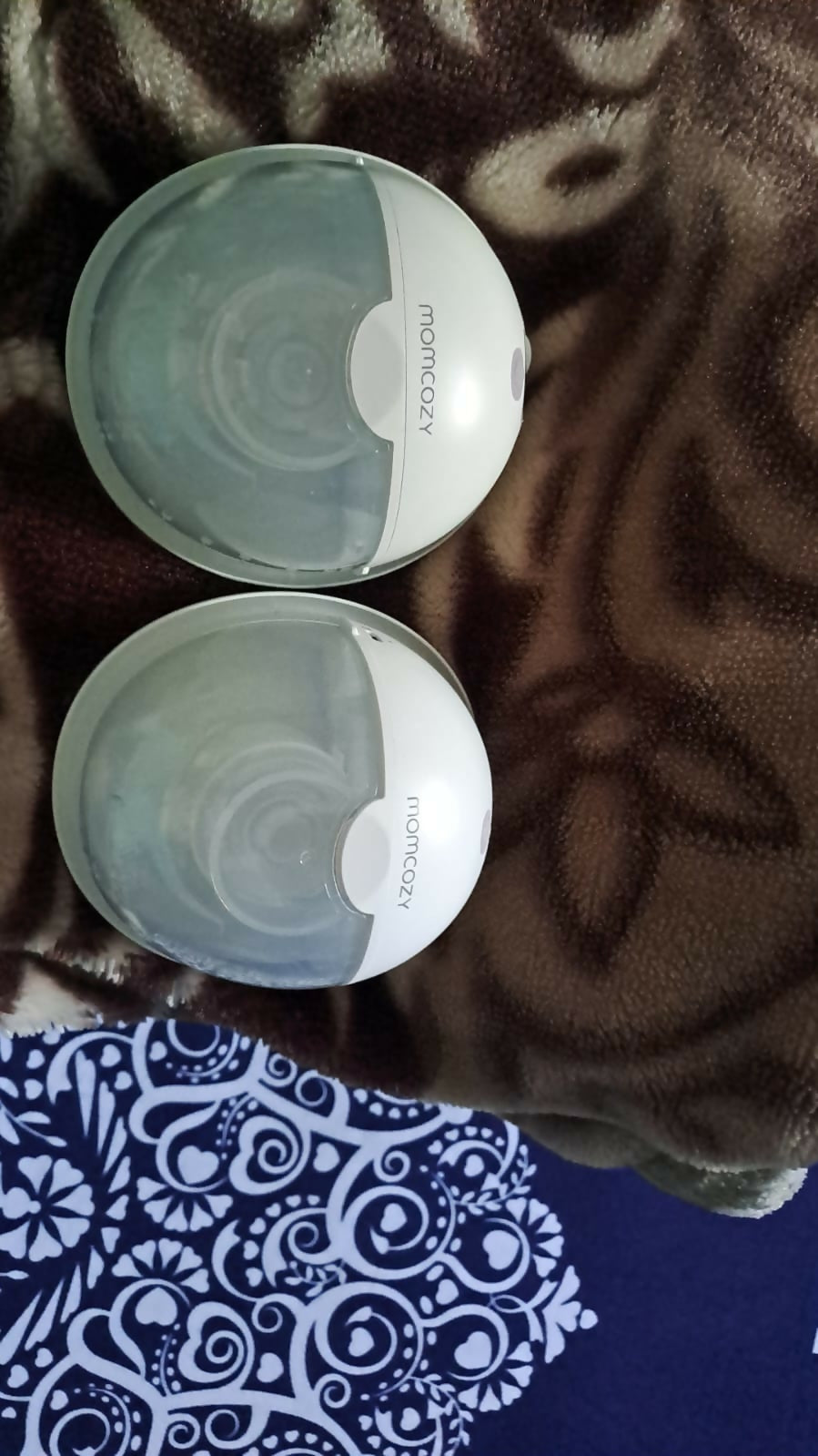 MOMSCOZY M5 wearable breast pump, double electric breast pump, hands-free portable breast pump, wireless breast pump for working moms, quiet electric milk pump