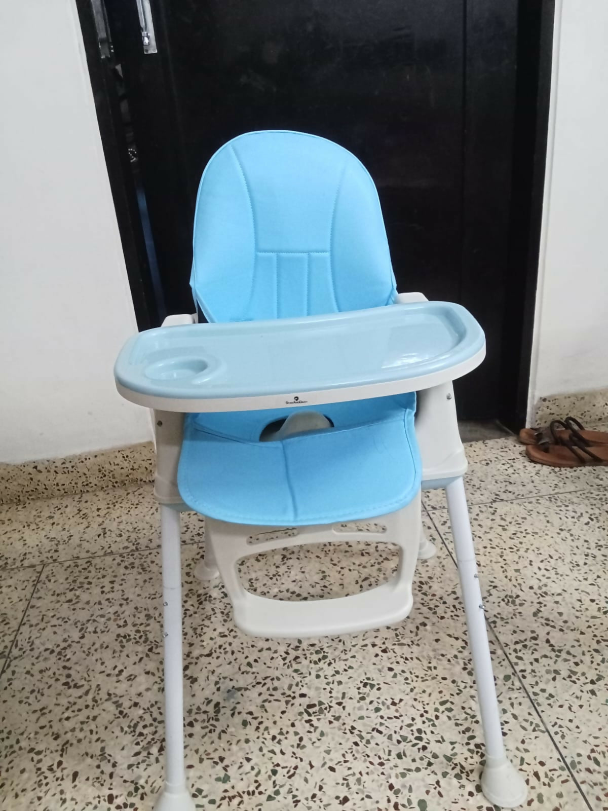 The STAR AND DAISY Comfort Baby High Chair is a versatile and safe solution for your child's mealtime and playtime needs.