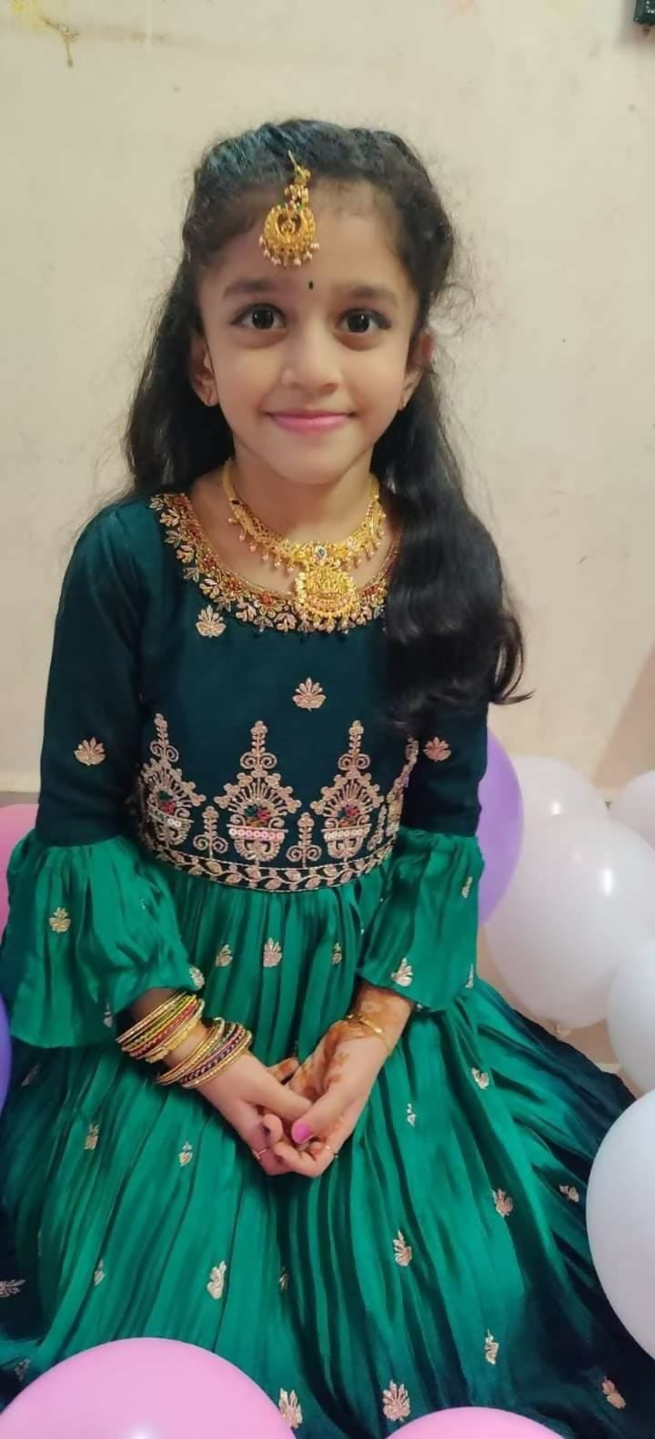 Dress your baby girl in luxury and style with our Boutique Designer Frock/Dress, sourced from exclusive boutiques for the most special occasions.