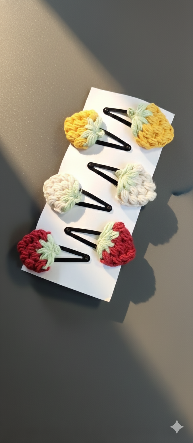 Set of floral-themed hair clips