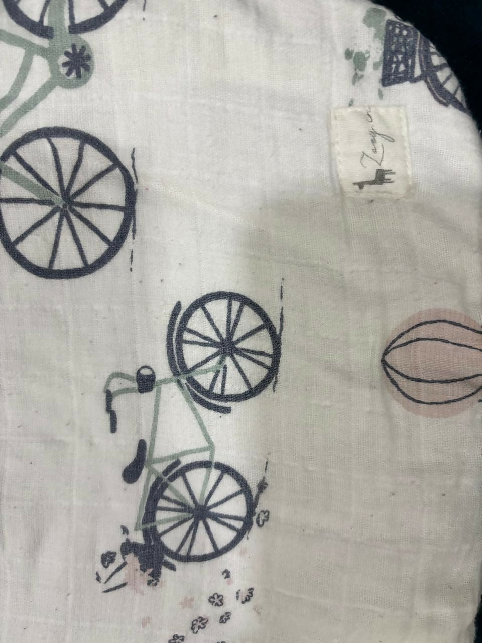 ZOEY muslin cotton carrier nest/sleeping bag – soft, breathable & convertible for newborns up to 6 months.