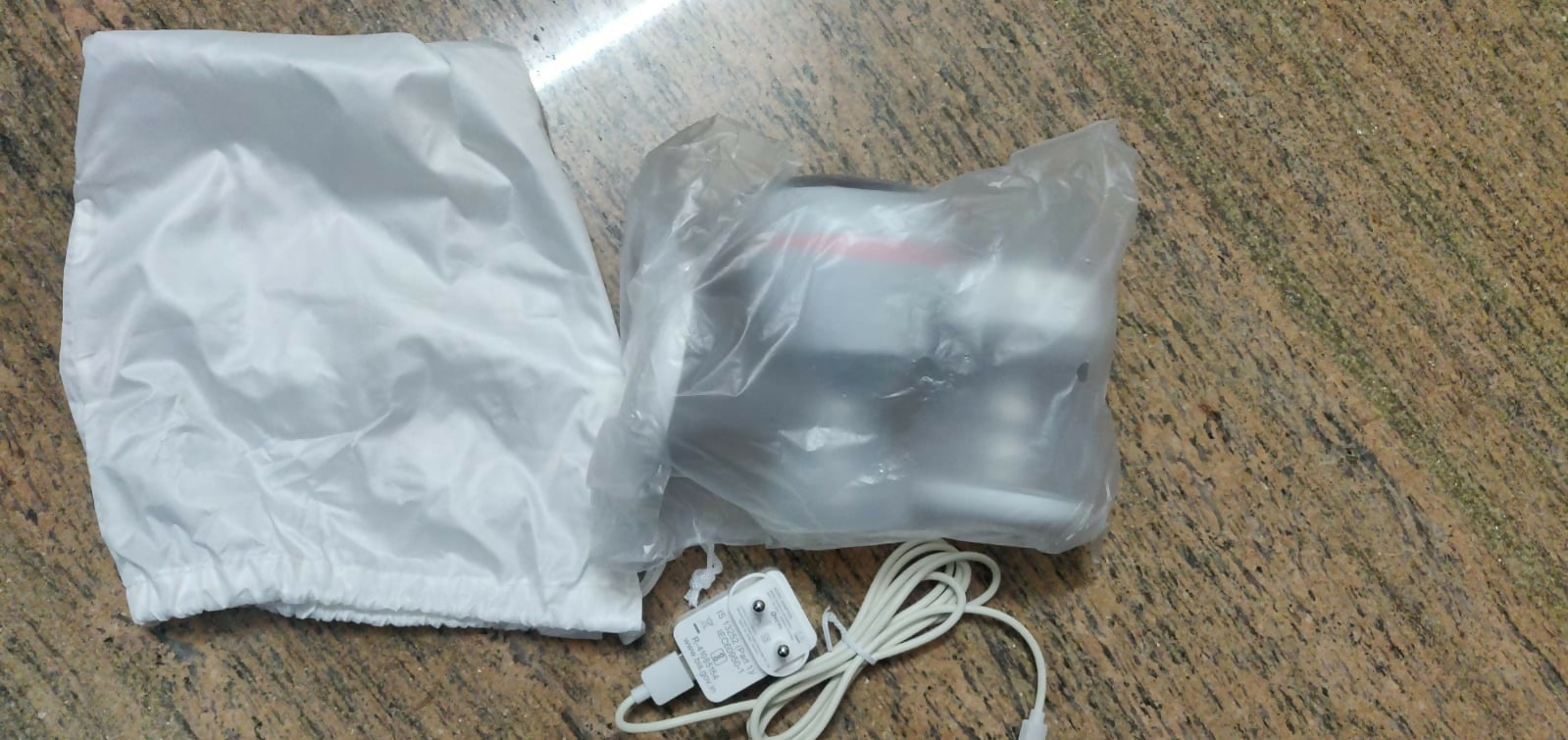 Babyhug portable electric breast pump box, brand new unused, complete set with accessories