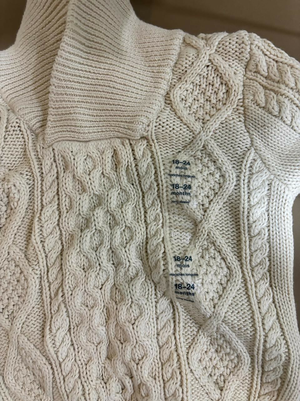 GAP Cable Knit Sweater Beige – Classic, Cozy & Perfect for Cool Weather