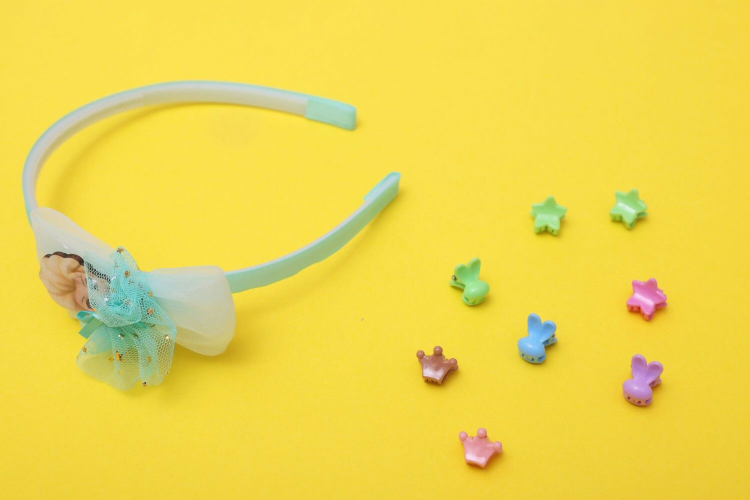 Lock up your little ones tresses with our new collection of hair accessories that are a must have for to instantly add glamour to any wardrobe.