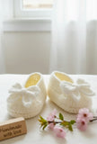 Crochet baby shoes with bow