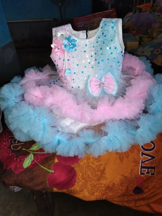 Celebrate your baby girl’s milestone with this beautifully crafted 1st birthday dress, designed to make her shine on her special day.