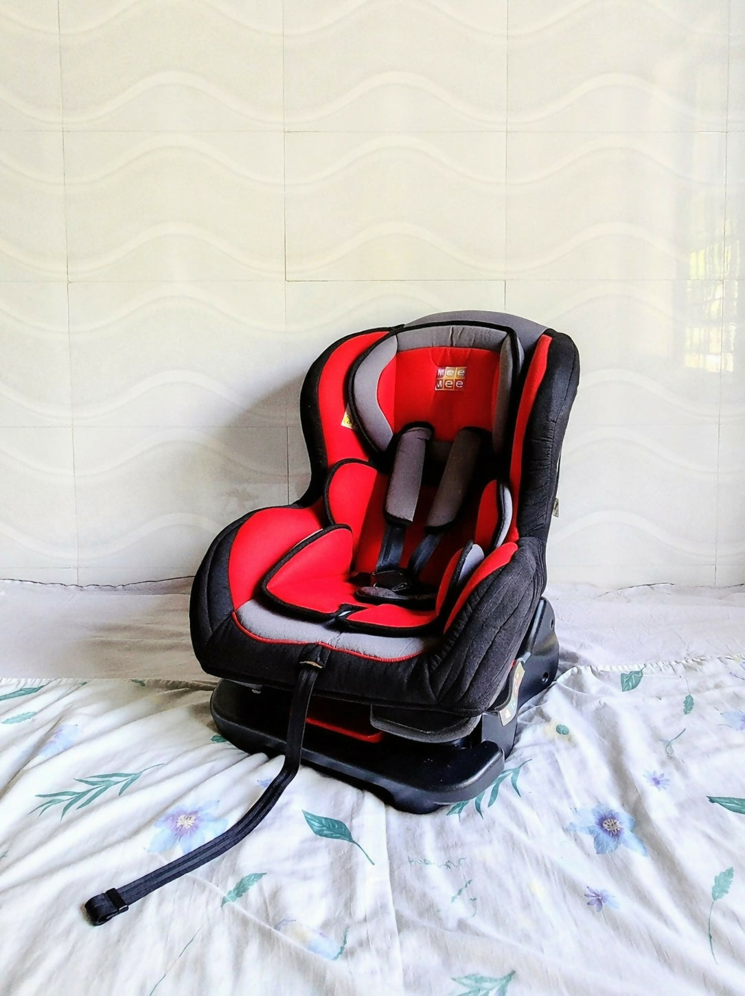 Mee Mee Convertible Car Seat 0-4Y Rear Forward Facing Red