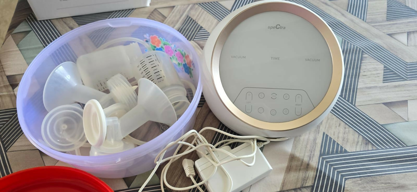 Spectra S Synergy Gold – hospital-grade double electric breast pump with dual motors for personalized, powerful, and quiet milk expression.