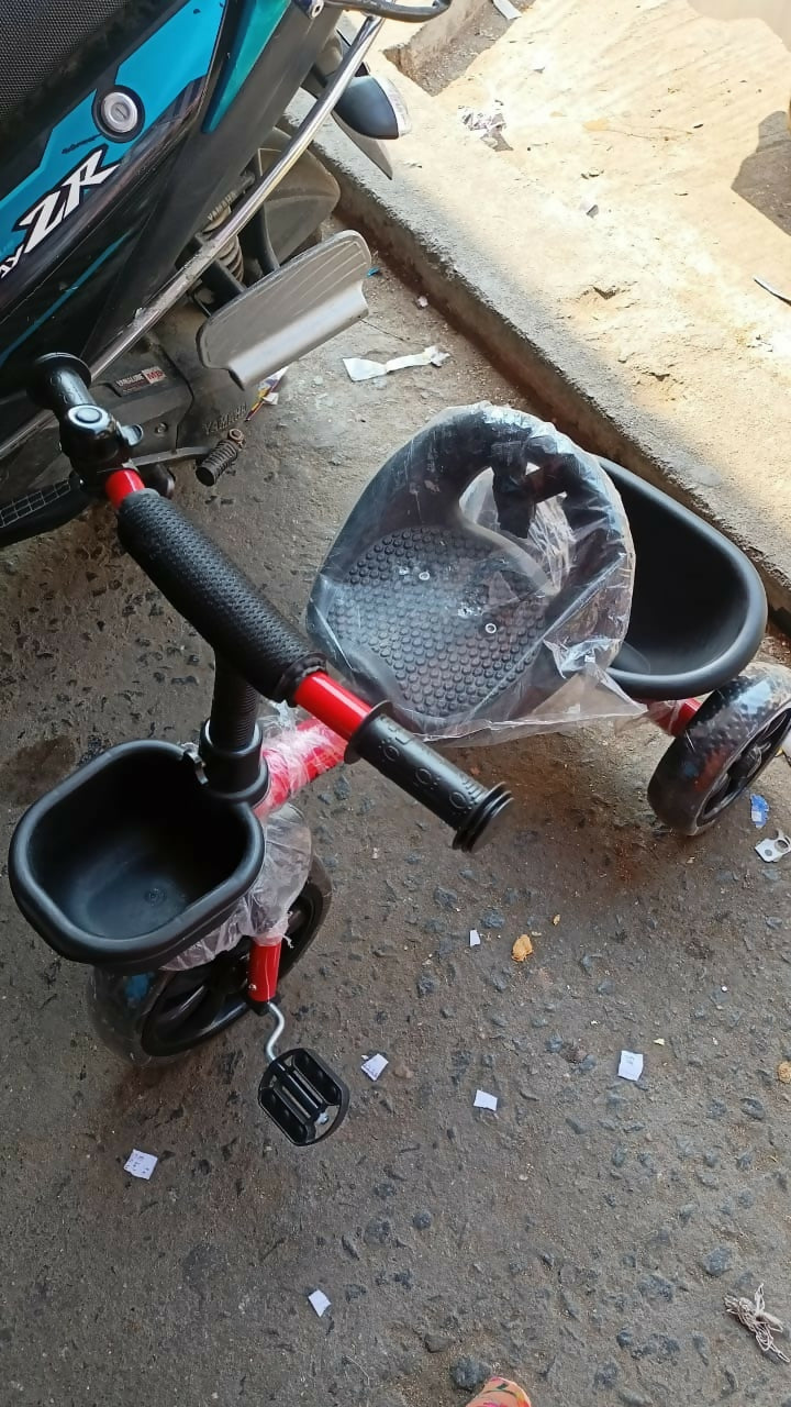 BAYBEE tricycle – safe, sturdy, and fun ride-on for toddlers learning to pedal.