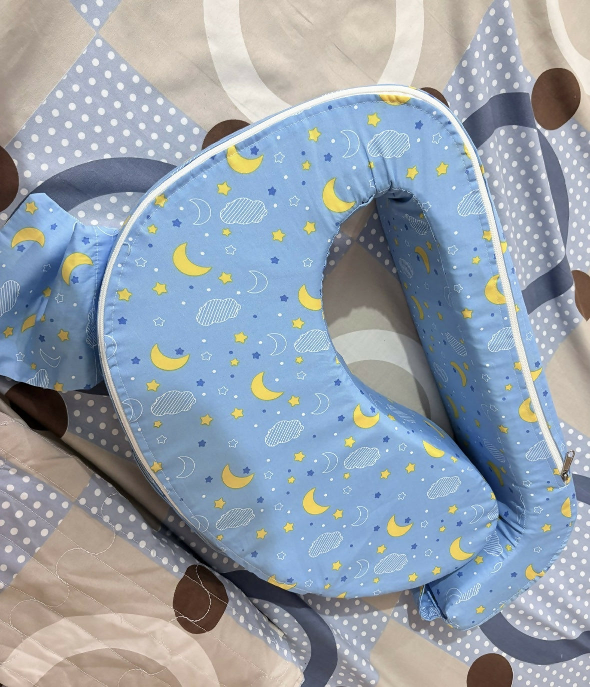 Baby bouncer with blue pattern