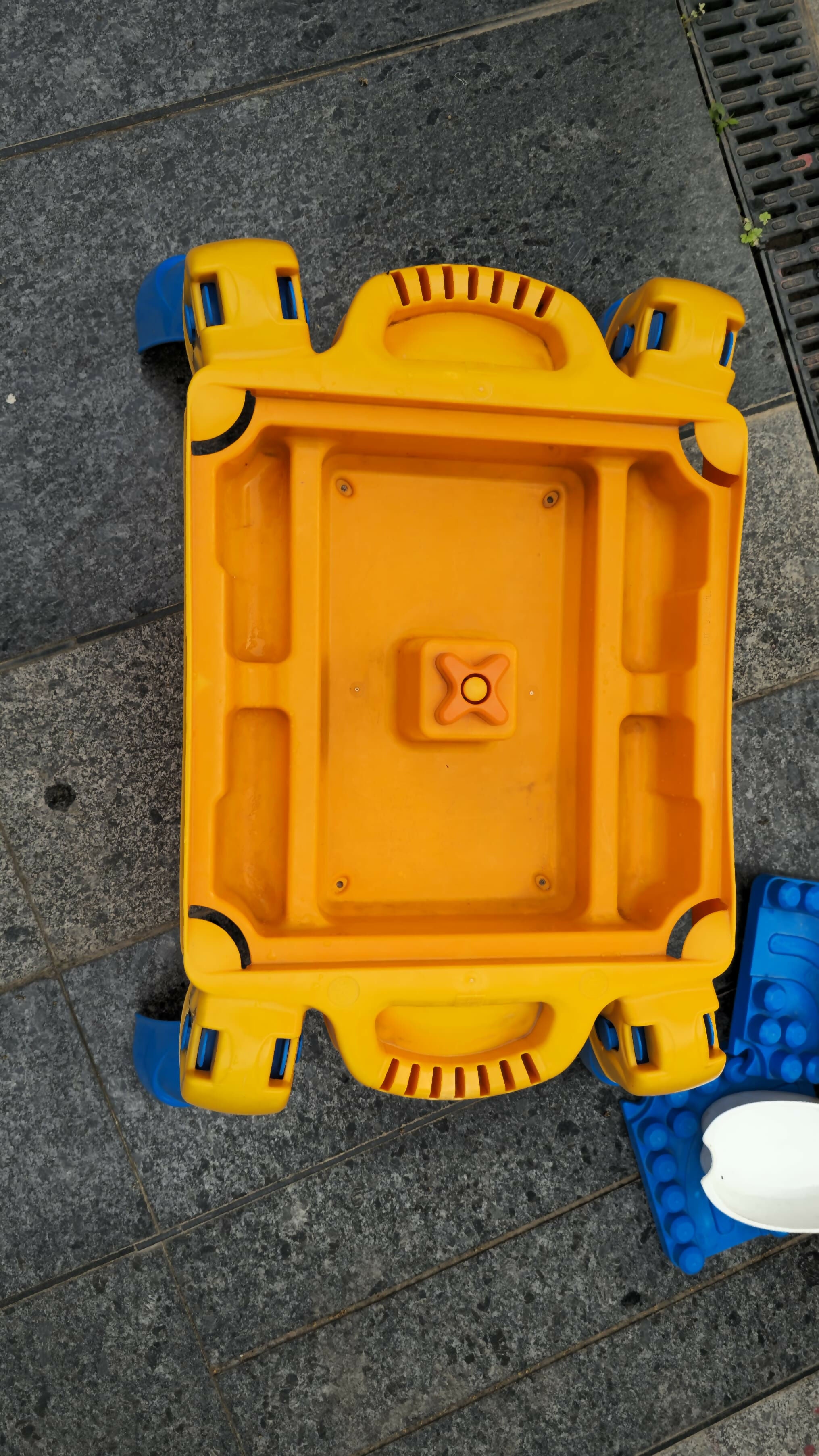 The Sand with Blocks Table is an engaging and multi-functional play station that combines creative sand play with fun building block activities.