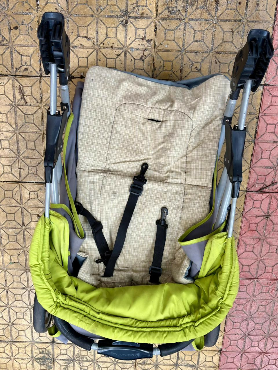 The Lil Wanderers pram – lightweight, sturdy stroller for safe and comfortable baby rides.