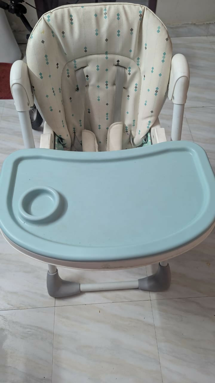 R for Rabbit Lite High Chair in blue and cream with adjustable height and cushioned seat