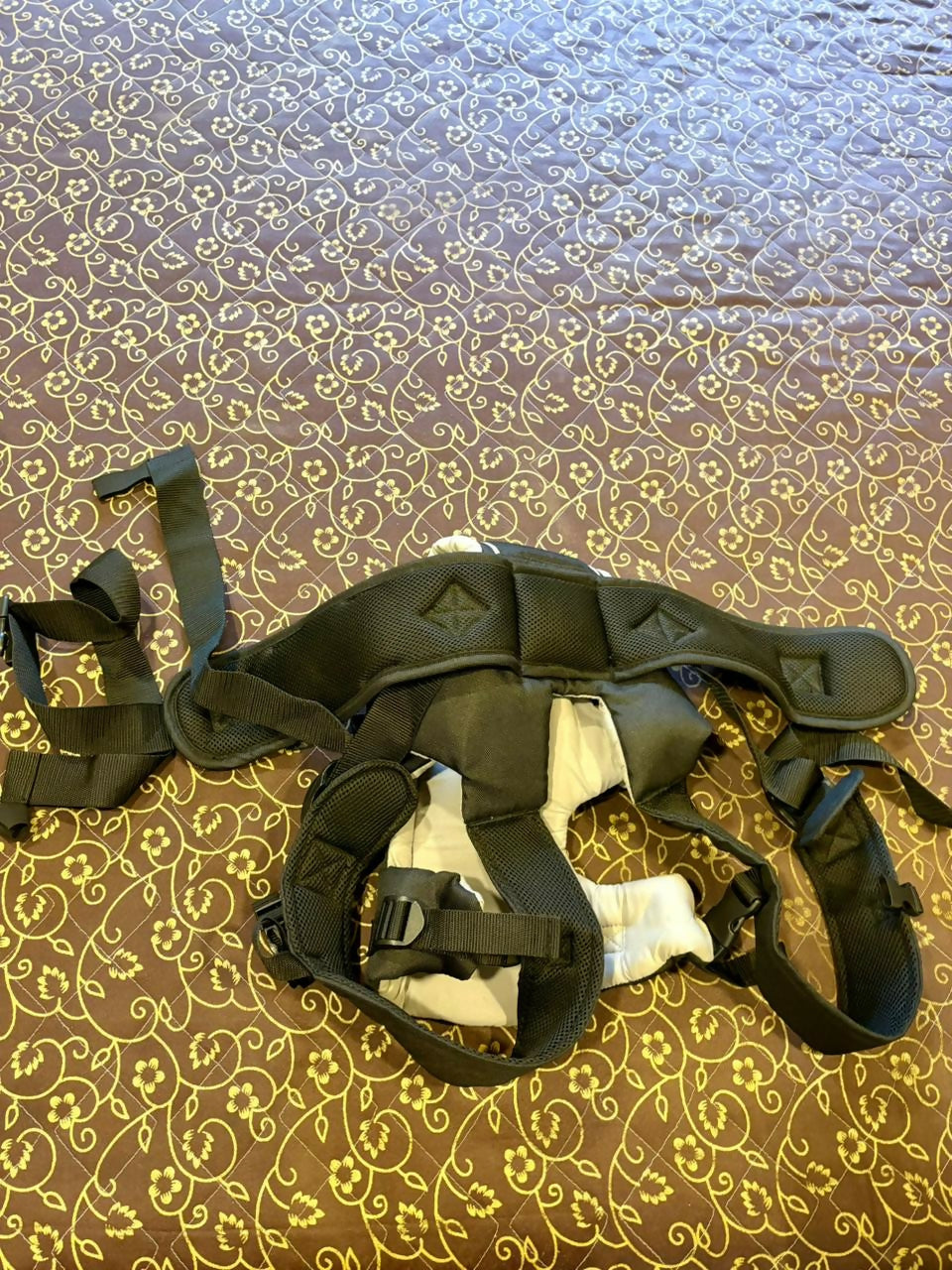 MOTHERCARE baby carrier kangaroo bag – safe, ergonomic, and comfortable for parents and babies.