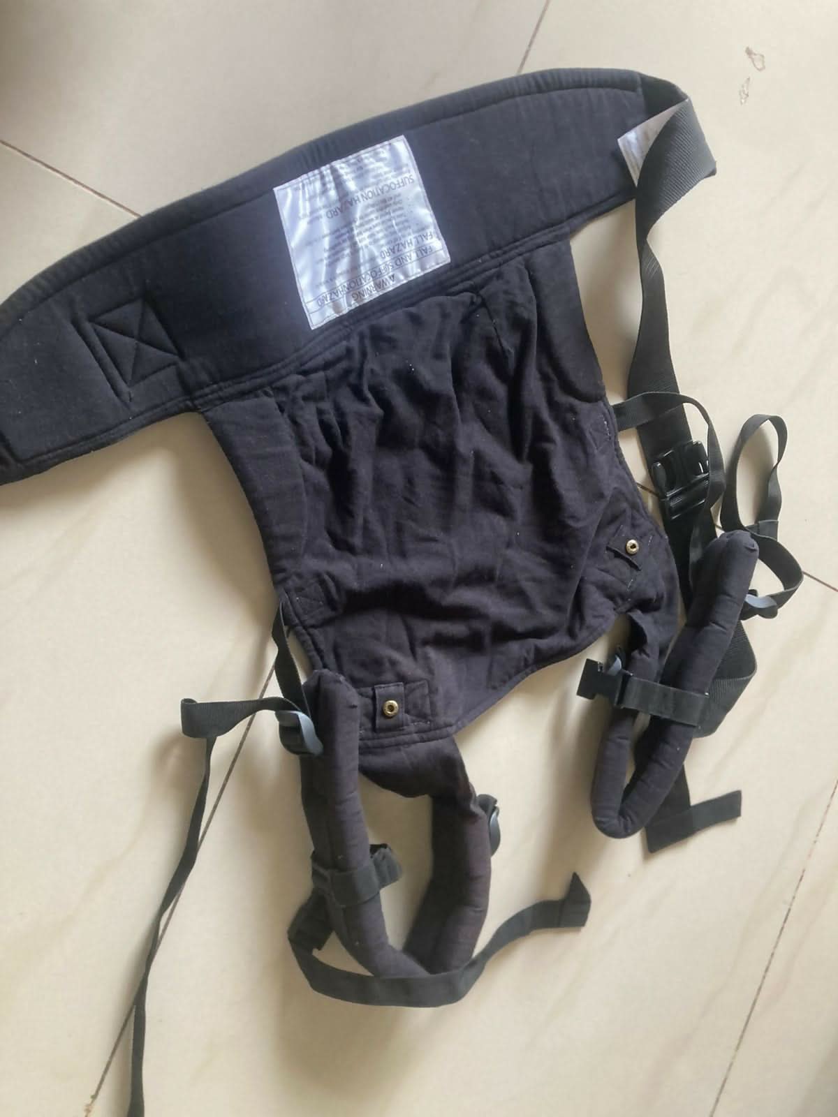 KOL KOL Baby Carrier - Black: Ergonomic and stylish baby carrier for comfortable and safe babywearing.