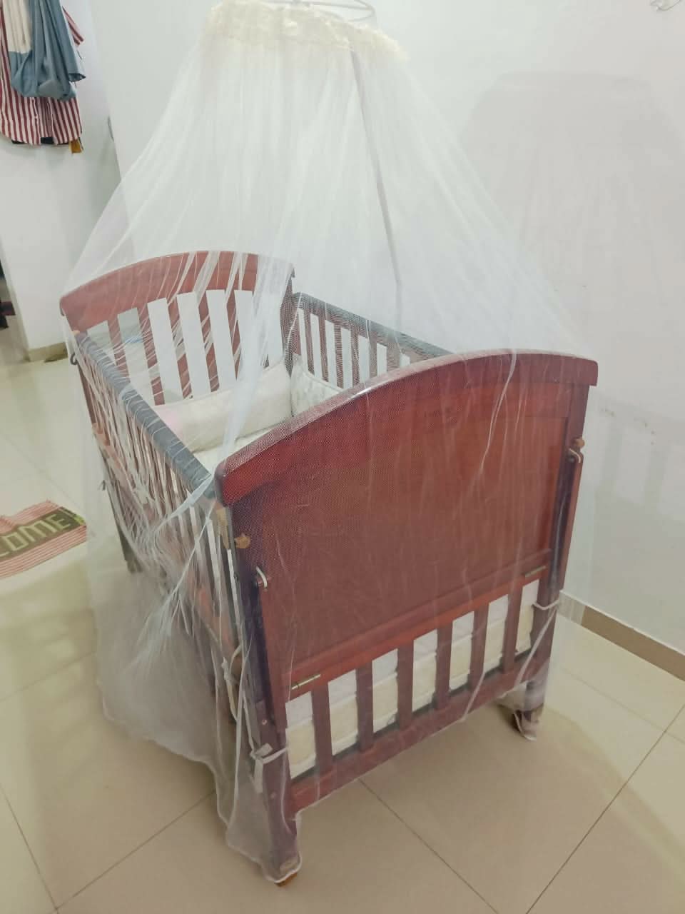 Ensure your baby sleeps safely and comfortably with the LuvLap Baby Crib—complete with bumper, mattress, and mosquito net for a peaceful, protected rest!