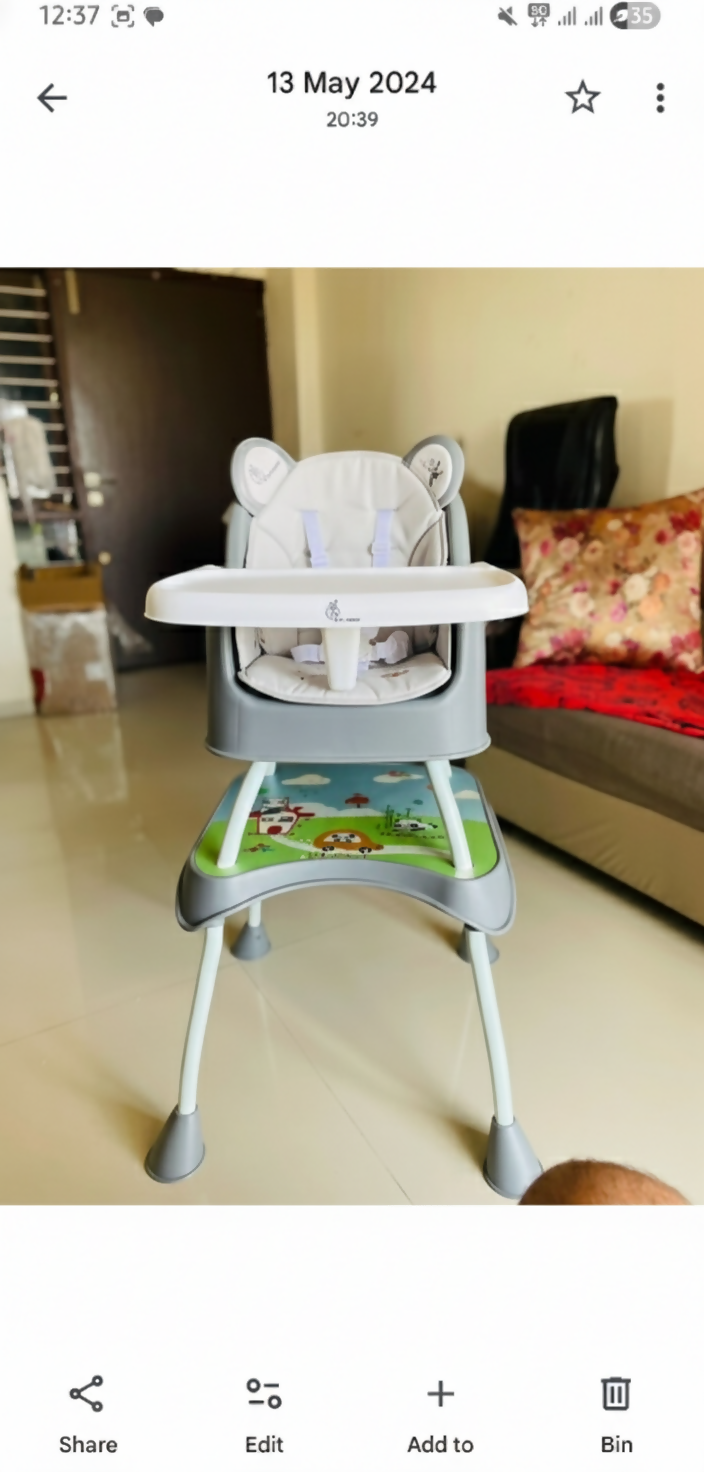 Children's high chair with bear design