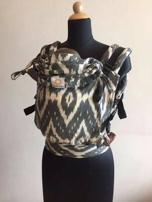 CUDDLE N CARE Amaze Flexi Full Buckle Baby Carrier Ikkat Print - PyaraBaby
