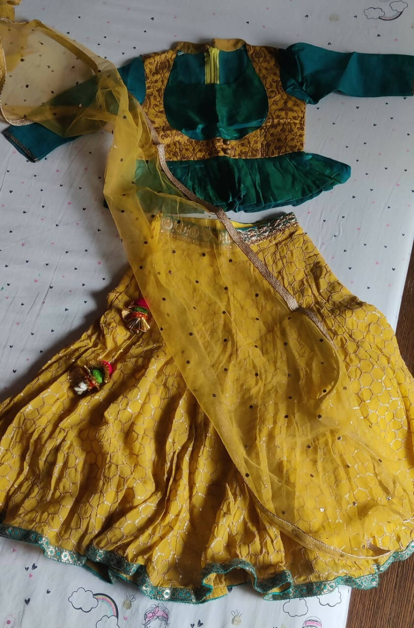 Introducing the enchanting Lehenga Choli for Baby Girl – a perfect blend of elegance and charm.