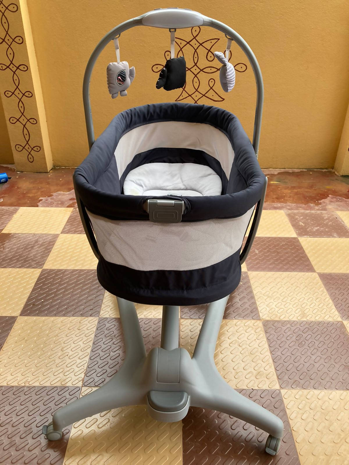 CHICCO Baby Hug 4 In 1, Crib, Recliner, Highchair and Table Chair with Easy Height Adjustment, For babies 0m+, (India Ink, Blue) , Dimensions: 61 x 86.4 x 84.3 cm - PyaraBaby