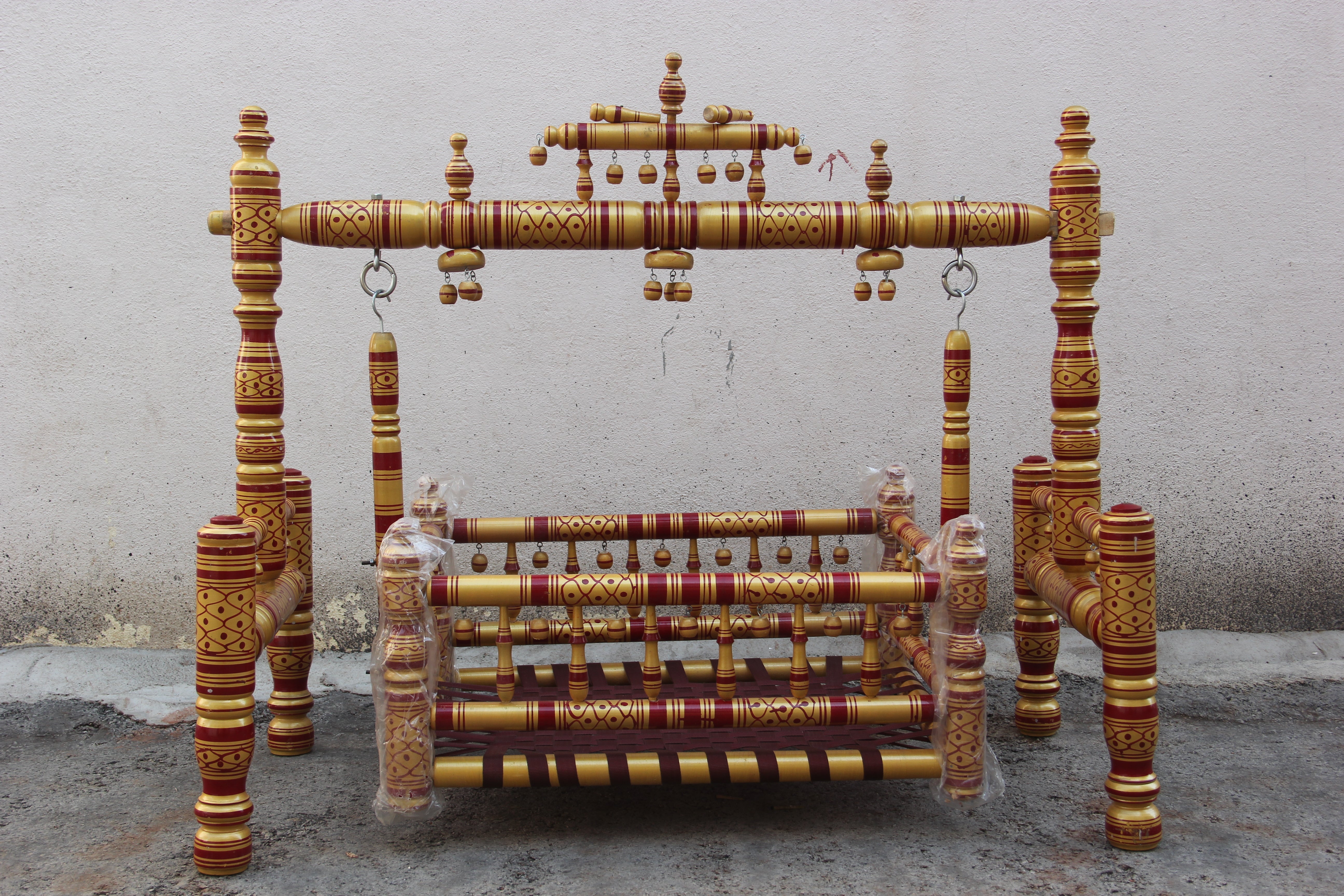 Wooden Balmukut Traditional Cradle With Parna, Dimensions: 26W×40H in Inch - PyaraBaby