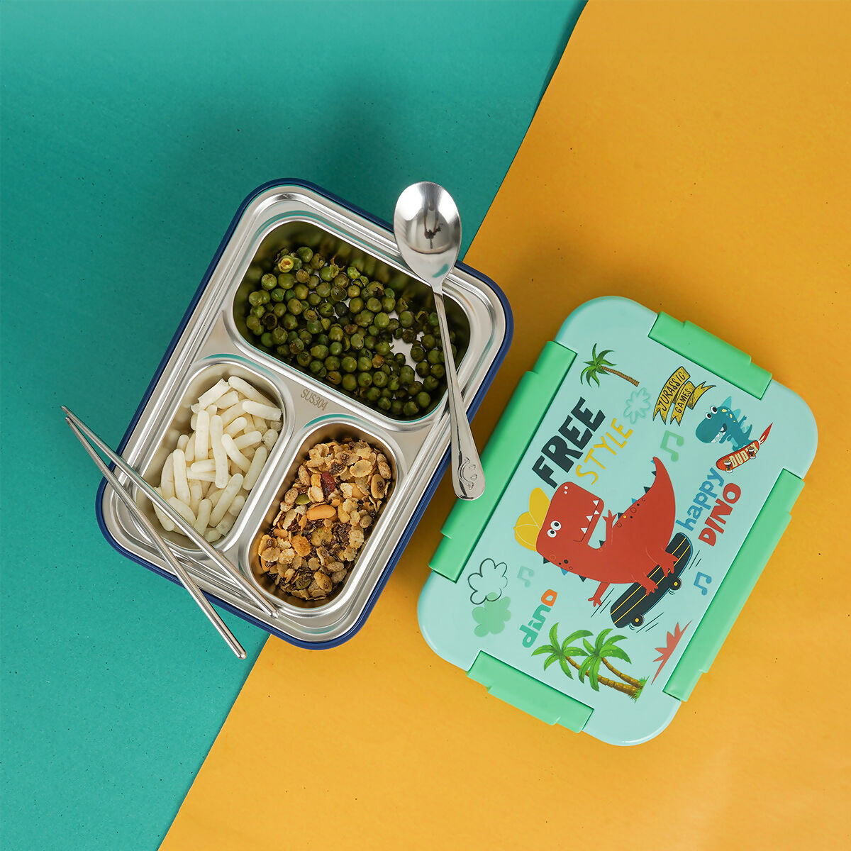 This Bento lunch box will keep your food, sandwiches, soups, beverages fresh for lunch, so you can pack your kids' lunches in the morning, and it will stay warm until lunch time .