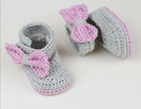 Crochet baby booties with bow