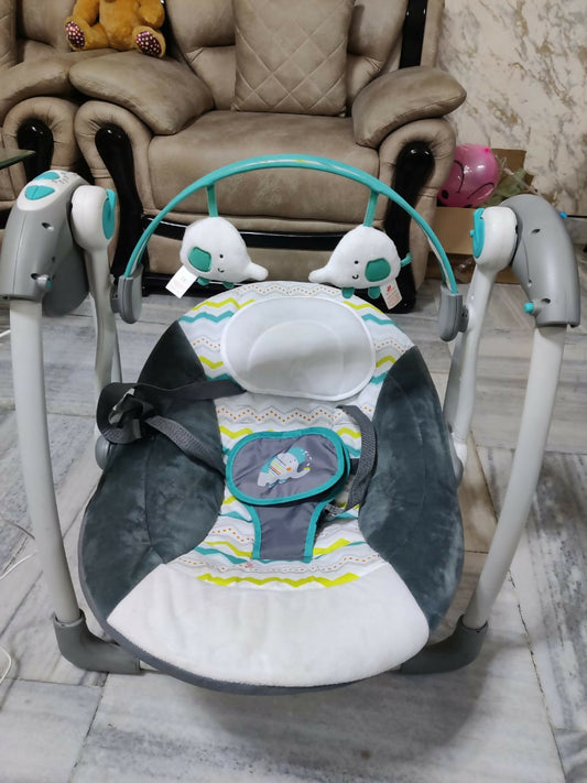 Discover the MASTELA Deluxe Portable Swing, featuring multiple swing speeds, a plush padded seat, and a five-point safety harness, designed for comfort and security, perfect for at home and on the go.