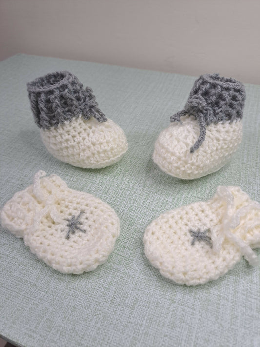 Crochet baby booties and mittens set