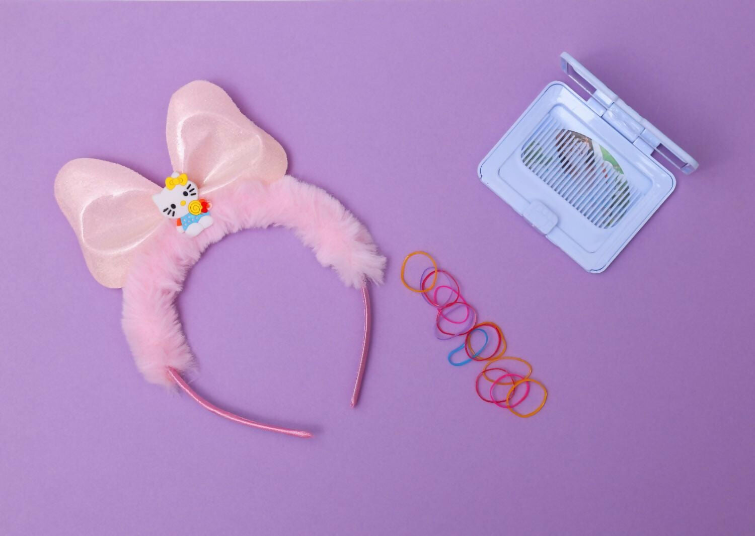 Lock up your little ones tresses with our new collection of hair accessories that are a must have for to instantly add glamour to any wardrobe.