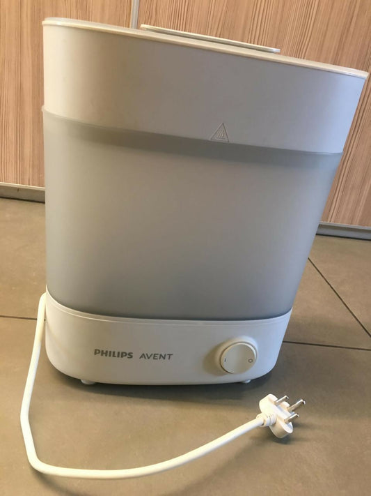 Introducing the PHILIPS Avent Bottle Sterilizer/Steriliser, a must-have for every parent looking to ensure the highest level of hygiene for their baby’s feeding essentials. 