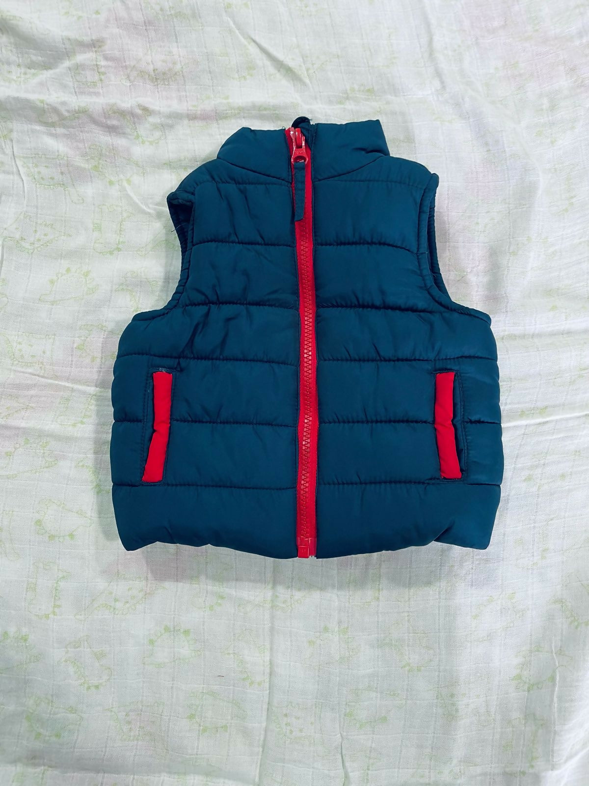 Half Winter Jacket – Lightweight, stylish warmth for everyday winter comfort.


