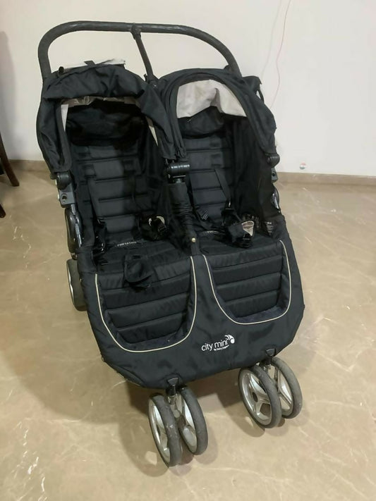 The Baby Jogger Citi Mini Double Twin Stroller/Pram is a perfect solution for parents with twins or siblings, offering convenience, comfort, and easy maneuverability.