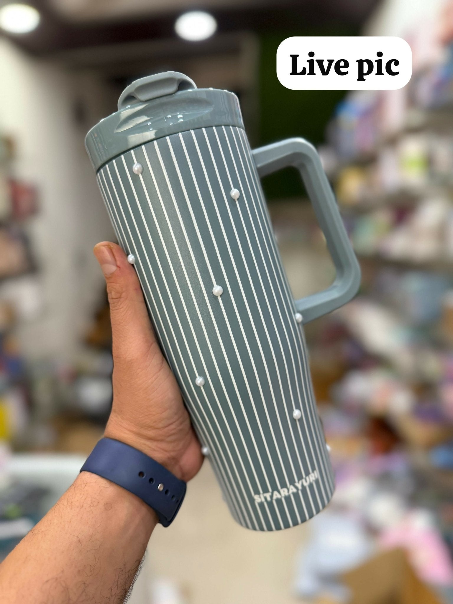 SITARAYURI Premium Insulated Tumbler (900 ml) with double-wall stainless steel insulation, spill-resistant lid, reusable straw, ergonomic handle, and large capacity to keep beverages hot or cold for hours.