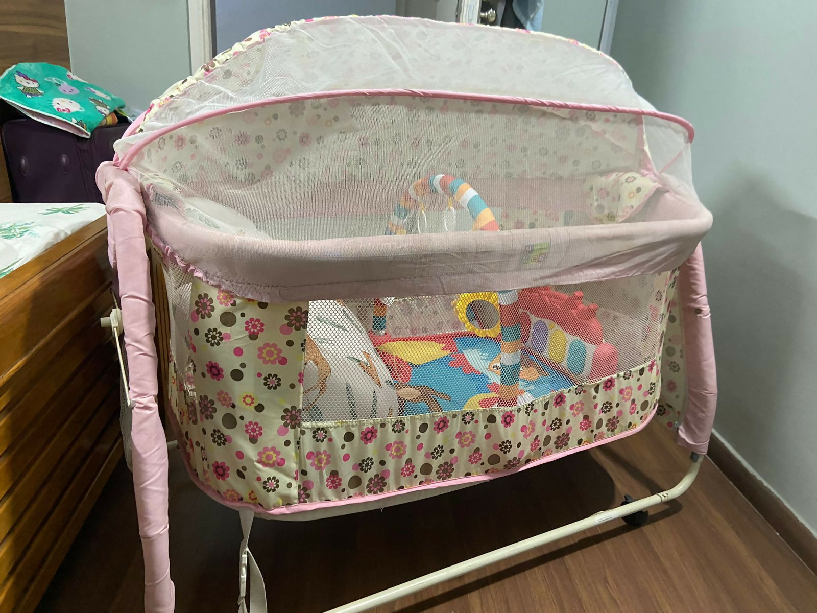 Ensure your baby's comfort and safety with the MEE MEE Cradle for Baby – featuring a gentle rocking motion, sturdy construction, and breathable mesh sides for a cozy and secure sleeping environment.