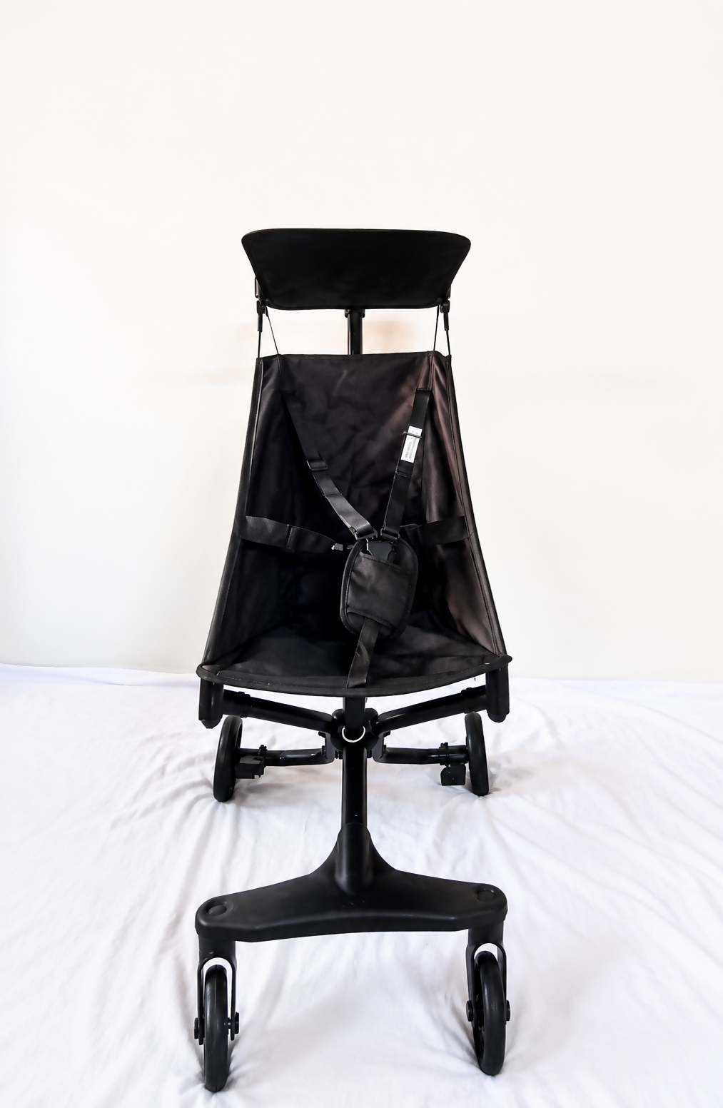 Alalica YBL-16 Lightweight Baby Stroller B123 weighing 3.5 kg with a compact foldable design, comfortable seat, protective canopy, safety harness, and smooth wheels for convenient everyday travel.