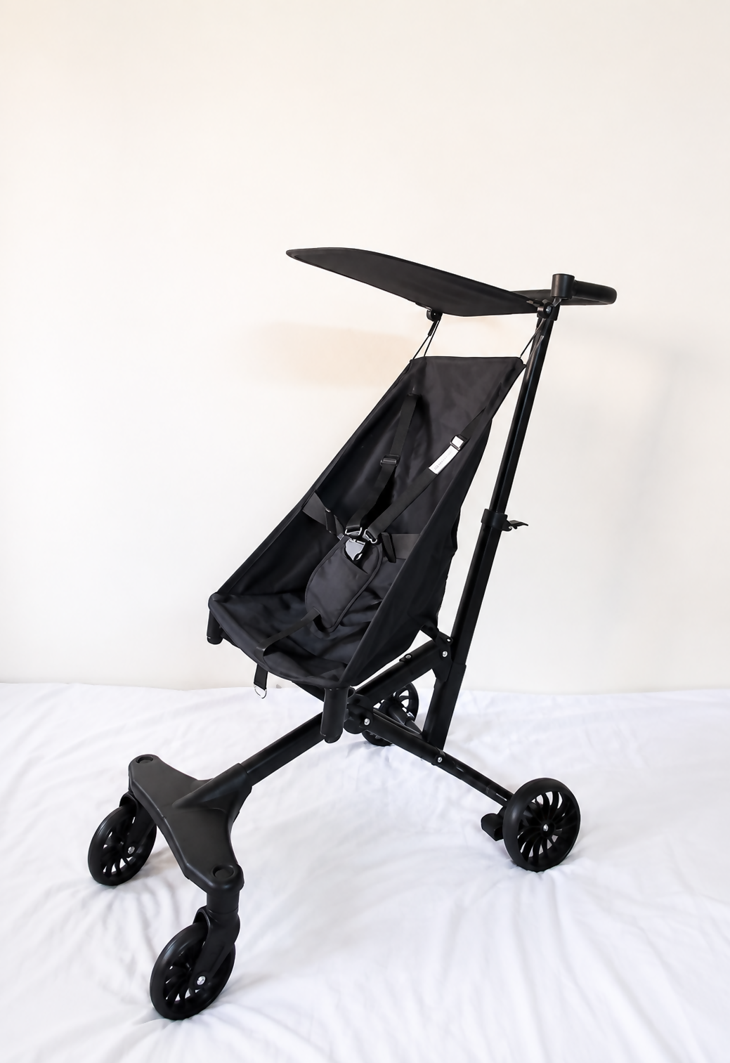 Alalica YBL-16 Lightweight Baby Stroller B123 weighing 3.5 kg with a compact foldable design, comfortable seat, protective canopy, safety harness, and smooth wheels for convenient everyday travel.