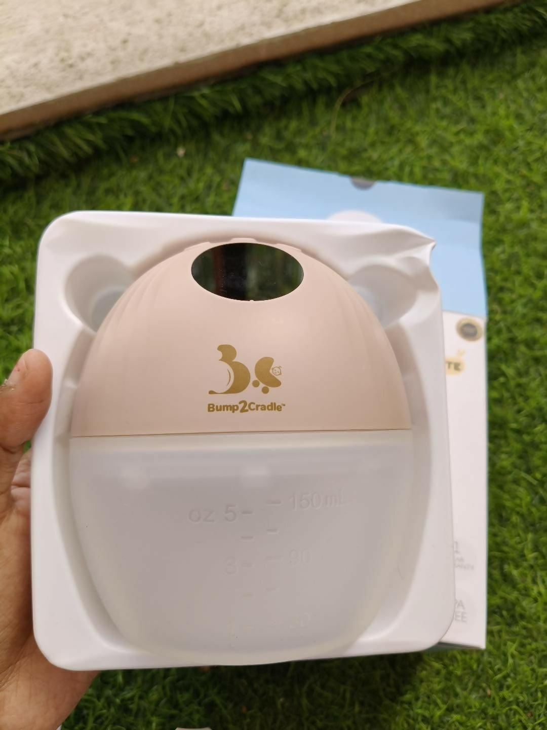 BUMP2CRADLE PumpNGo Lite Intelligent Wearable Breast Pump with hands-free operation, rechargeable battery, adjustable suction levels, quiet motor, and lightweight design for comfortable milk expression.