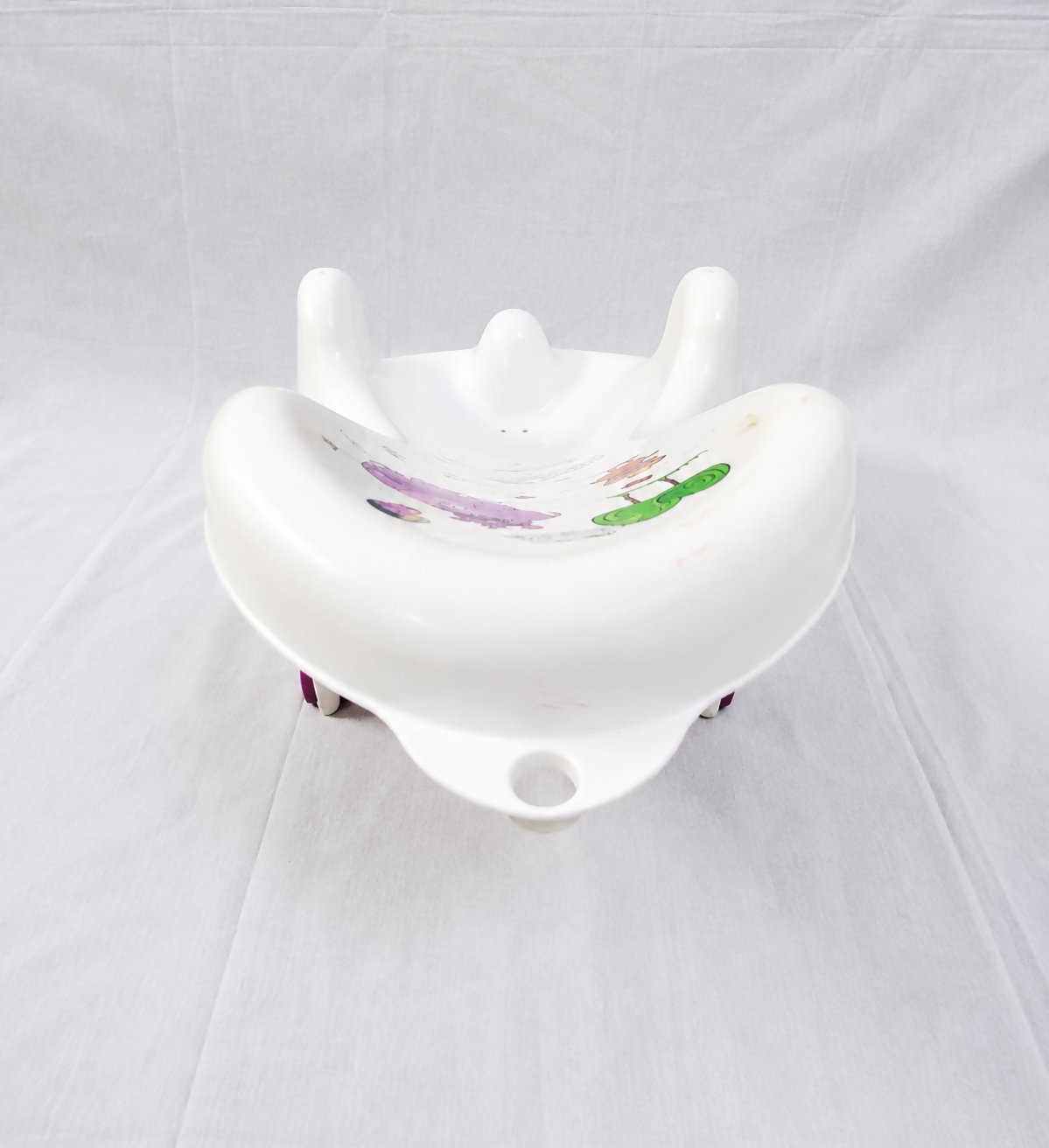 Keeeper Ergonomic Baby Bath Support Infant Bath Recliner Safari with ergonomic shape, non-slip design, sturdy construction, and comfortable support to help keep babies secure during bath time.
