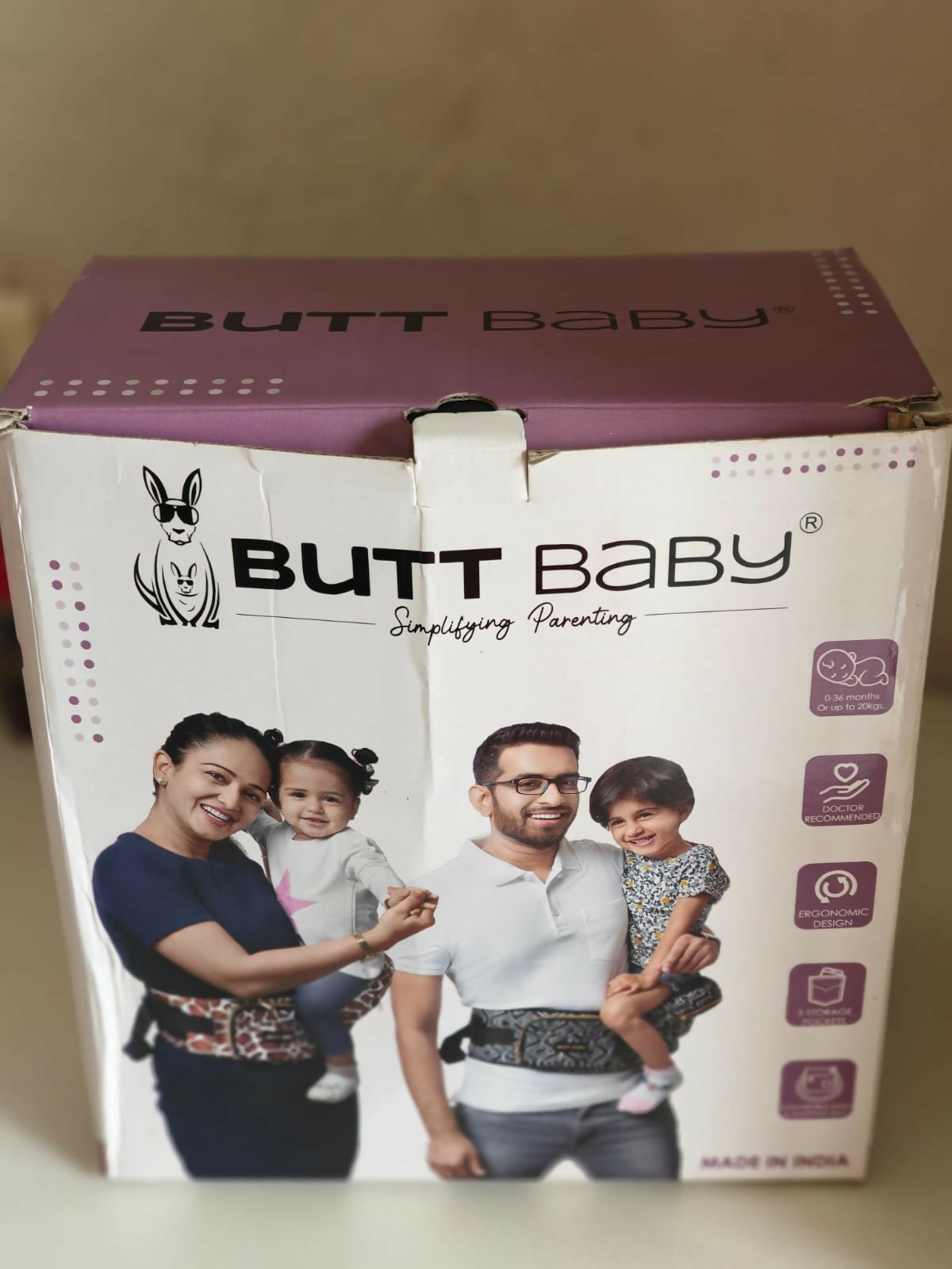 BUTT BABY Hip Seat Baby Carrier in Navy with an ergonomic hip seat, adjustable waist belt, padded shoulder support, breathable fabric, and secure design for comfortable babywearing.