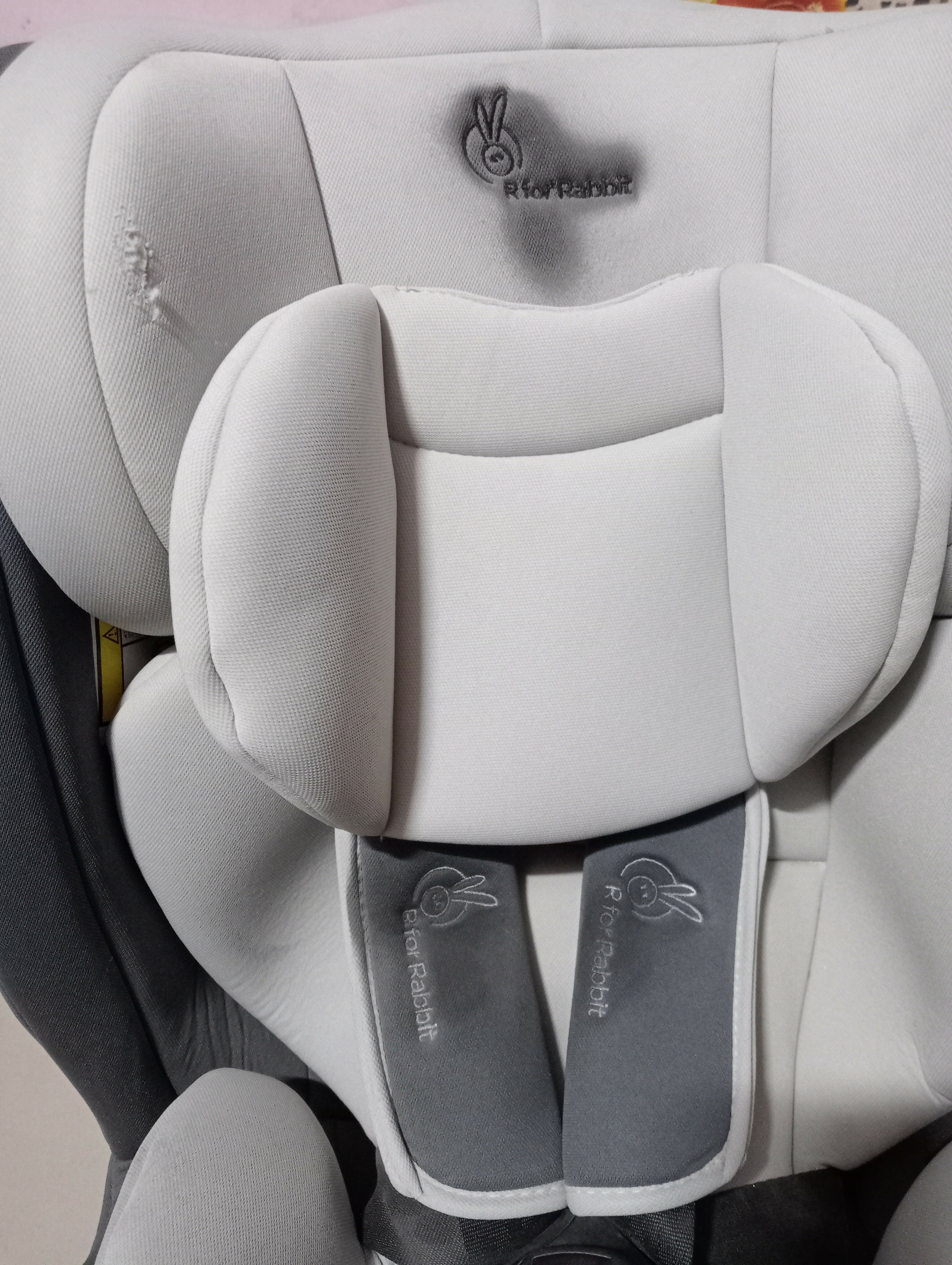 R for Rabbit Jack N Jill Grand ISOFIX car seat with secure ISOFIX installation, adjustable safety harness, cushioned seating, side-impact protection, and comfortable travel support for growing children.