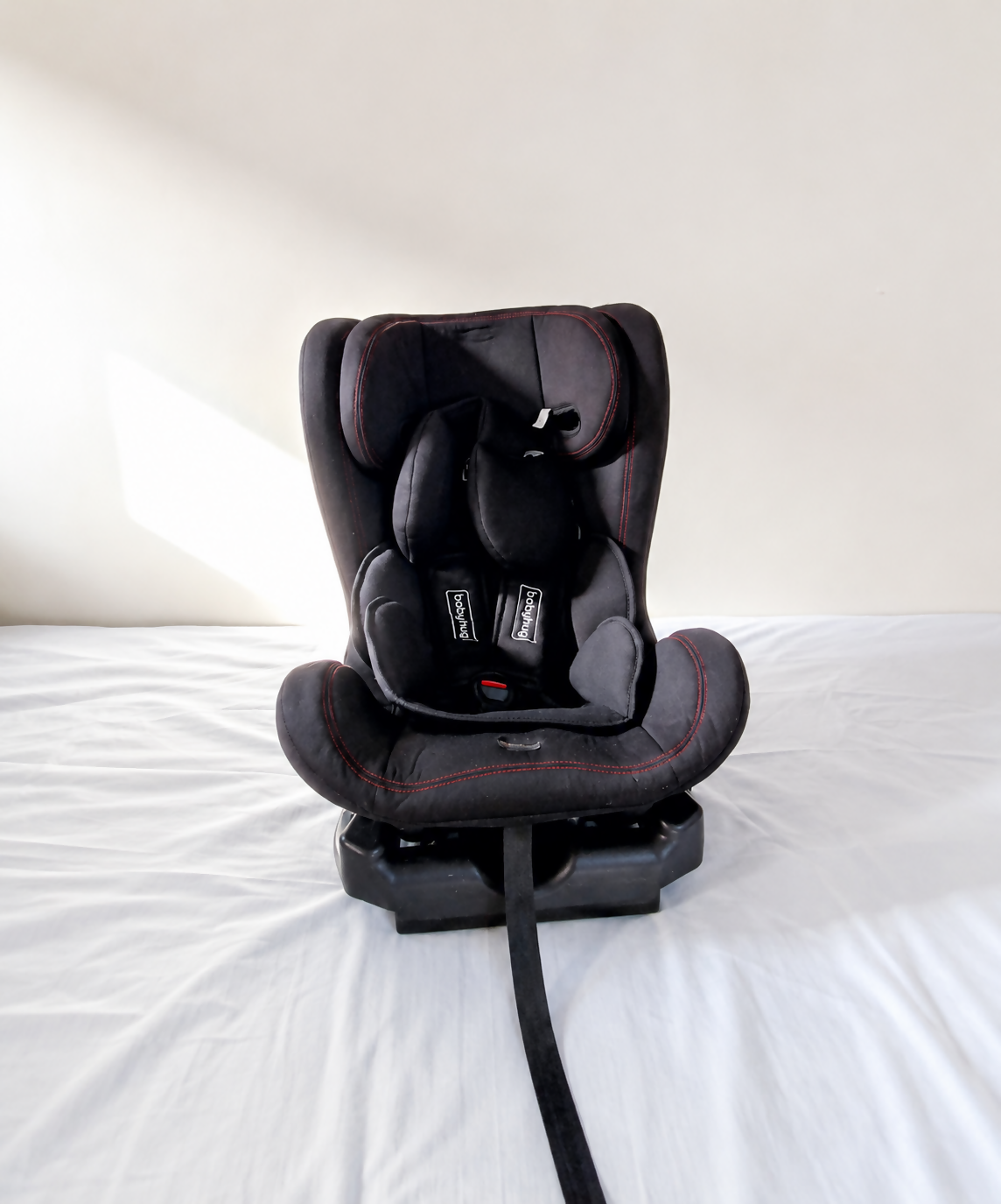 BABYHUG Bon Voyage ISOFIX Convertible Car Seat B139 in Almost New condition featuring ISOFIX installation, 5-point safety harness, adjustable reclining design and padded seating for comfortable car journeys with your child.