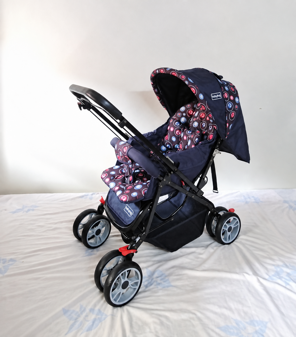 BABYHUG Melody Baby Stroller/Pram B151 in Almost New condition featuring a reversible handle, reclining seat, protective canopy and convenient foldable design for comfortable everyday walks, outings and travel with your baby.